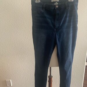 Refuge Denim Jeans in Deep Blue